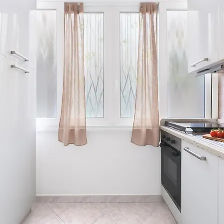 Apartament A Con Parcheggio Gratuito E Aria Condizionata *